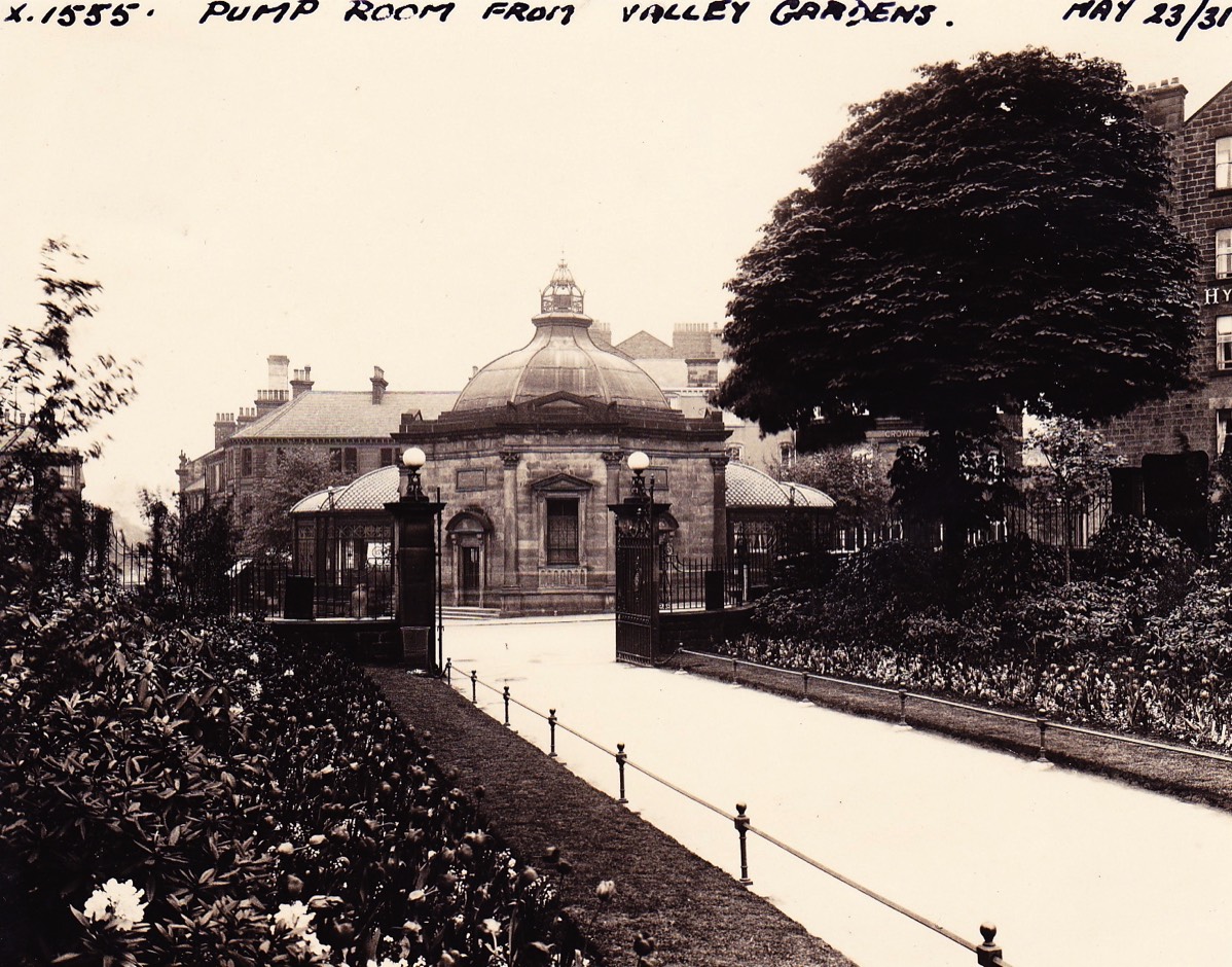 Garden Entrance c. 23 May 1931 showing the original gates at the entrance*